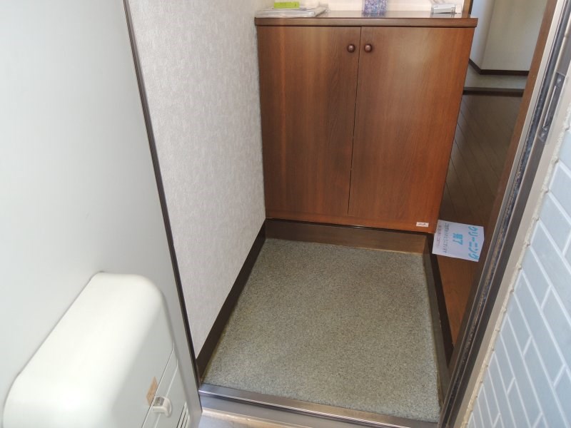 ハイツリュウB棟 玄関
