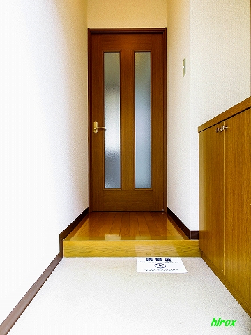 ユーロイヤルA 玄関