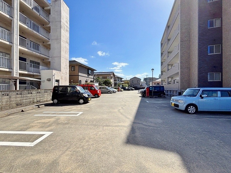 寿山ビル 駐車場