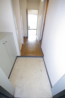 グランドアイ三萩野 玄関