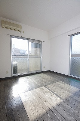 グランドアイ三萩野 リビング