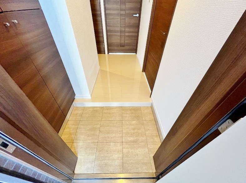 THE　SQUARE・Suite　Residence（ザ・スクエアスイートレジデンス） 玄関