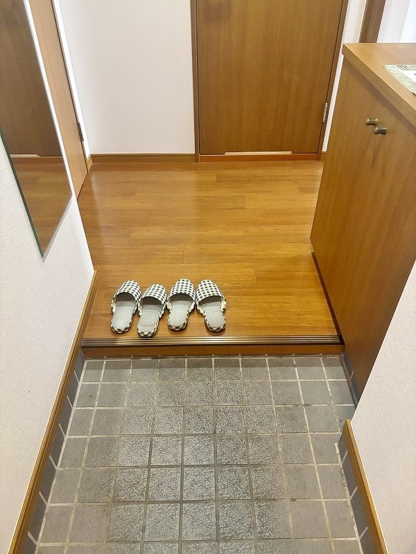 オールセインツ 玄関