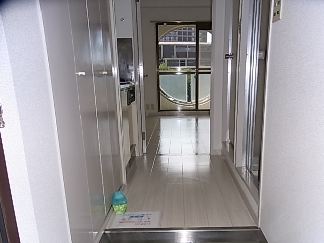222番館 玄関