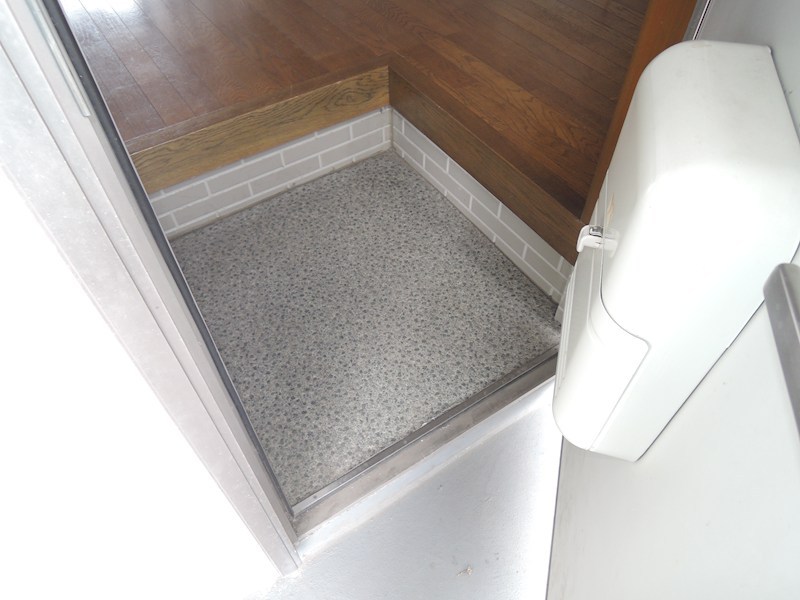 ハイムテルB 玄関