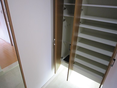 リーガル岡崎橋 玄関
