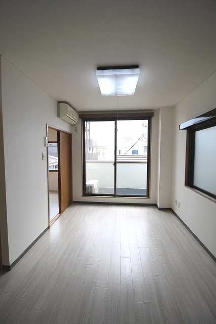 岩崎ビル リビング