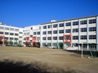 愛知県名古屋市守山区鳥羽見１丁目 小学校