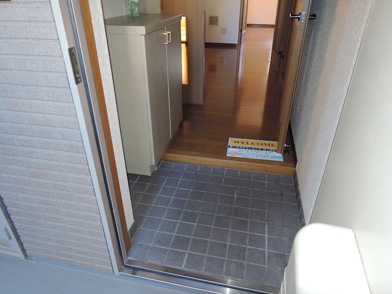 プラウトン 玄関