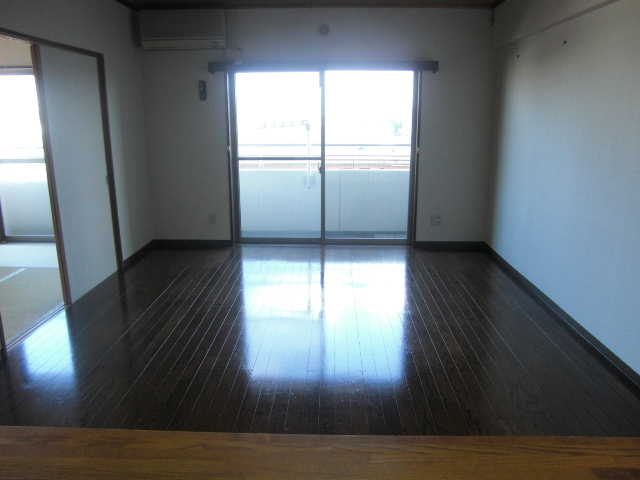 サンファミリー烏山 -弊社管理物件- リビング