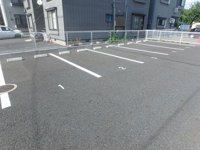 コスミオン 駐車場