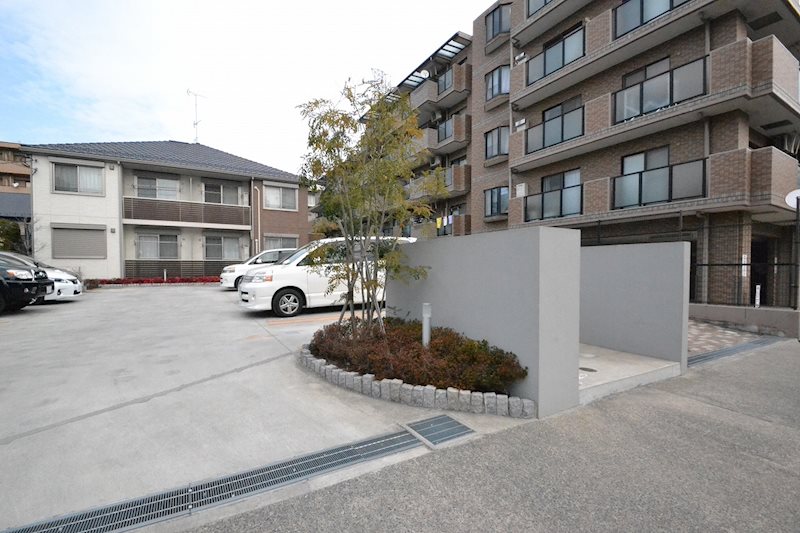 ドルフ橘 駐車場