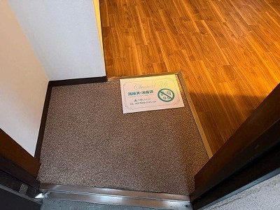 勝富ビル 玄関