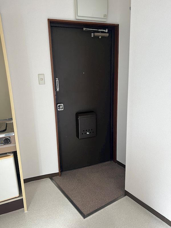 勝富ビル 玄関