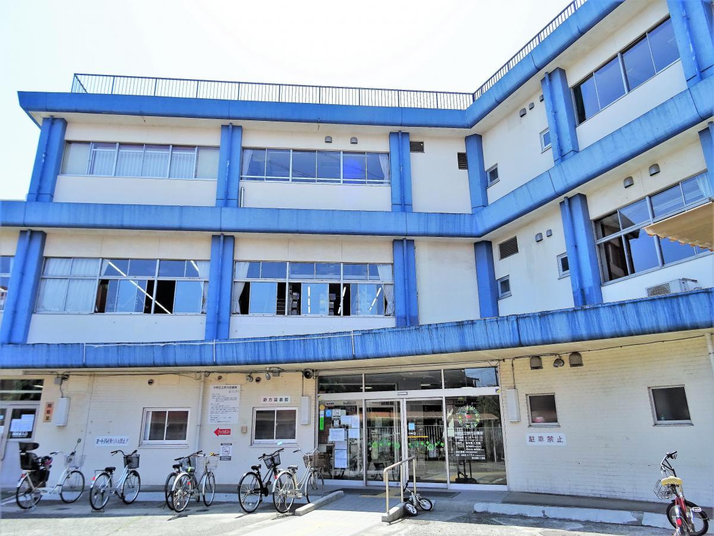 勝富ビル 図書館