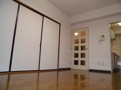 板橋区赤塚新町1丁目楽器可（ピアノ・弦楽器）マンション リビング