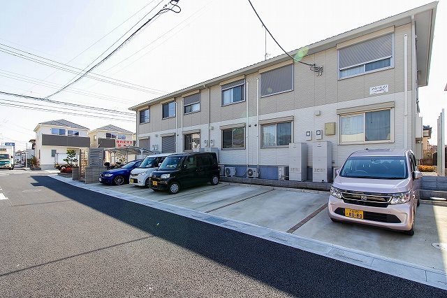 メゾン・ソレイユ 駐車場