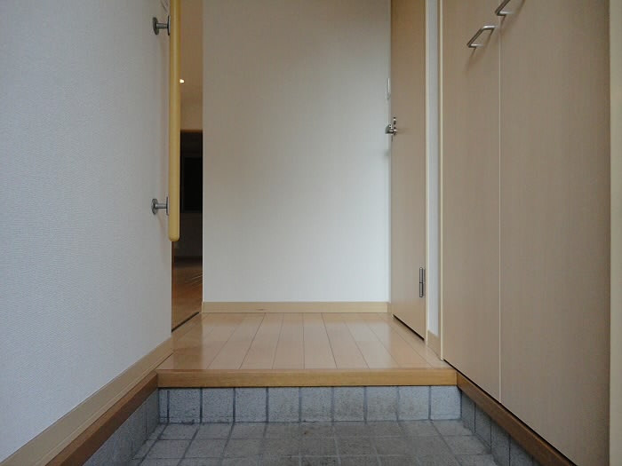 クレセントフラット１ 玄関