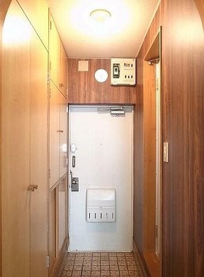 杉並区和泉４丁目楽器可(ピアノ・弦・管打楽器・声楽)マンション 玄関