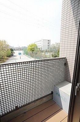 草加市両新田東町楽器可(防音・24時間演奏・ピアノ・弦・管打楽器・声楽)マンション ベランダ