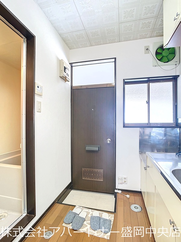 カレッジハウス 玄関