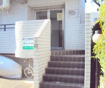 世田谷区三軒茶屋1丁目楽器可(防音・ピアノ・弦楽器・声楽)マンション エントランス