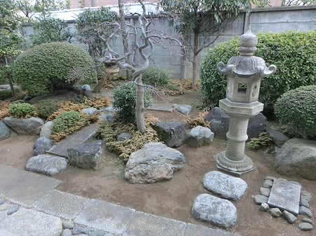 レイ・スギナミ ベランダ