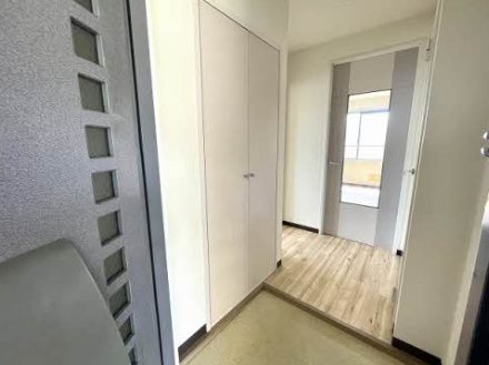 メゾン佐方 玄関