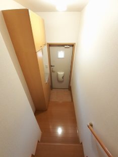 プラシード五番館 玄関