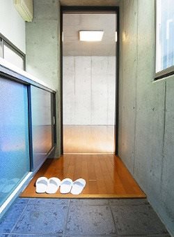世田谷区三軒茶屋２丁目楽器可(ピアノ・弦楽器)マンション 玄関
