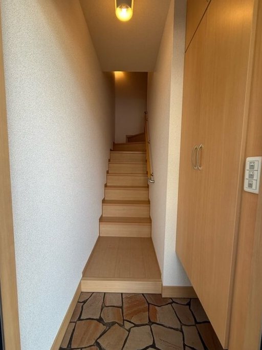 イーグル　タニ 玄関