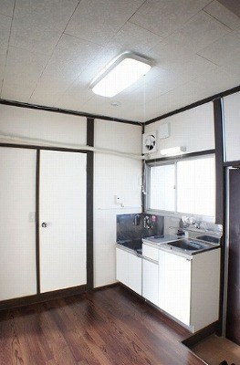 国立市東2丁目楽器可（防音・ピアノ・弦管楽器・声楽）アパート リビング