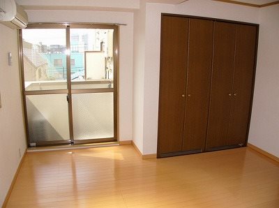 府中市緑町3丁目楽器可(防音・ピアノ・弦・管楽器・声楽)マンション 収納