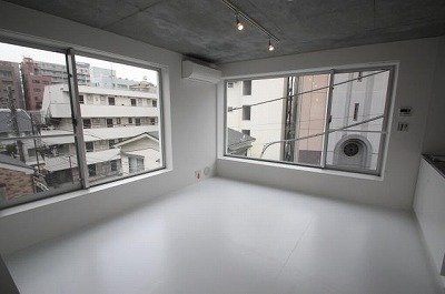 川崎市高津区溝口2丁目楽器可(ピアノ・弦楽器・声楽)デザイナーズマンション リビング