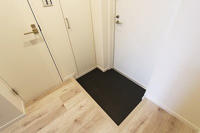 蕨市中央3丁目楽器可(防音・グランドピアノ・弦・木管楽器・声楽)マンション 玄関