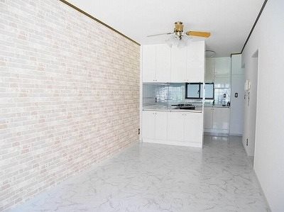さいたま市中央区本町東7丁目楽器可（ピアノ・弦管打楽器・声楽）マンション リビング