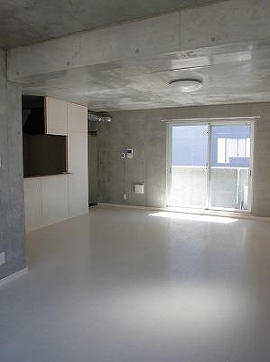 武蔵野市中町2丁目楽器可（ピアノ・弦/管/打楽器・声楽）マンション リビング