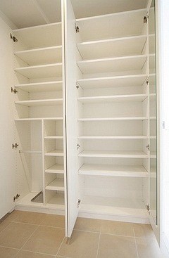 川崎市宮前区宮崎2丁目楽器可(防音・グランドピアノ・弦・管・打楽器・声楽)メゾネットマンション 収納
