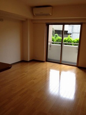 世田谷区喜多見8丁目楽器可（ピアノ）マンション リビング