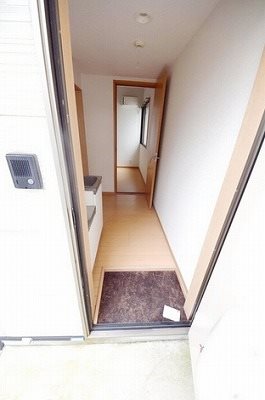 調布市佐須町1丁目楽器可(防音・ピアノ・弦・管楽器・声楽)アパート 玄関
