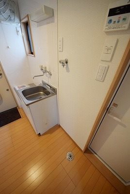 調布市佐須町1丁目楽器可(防音・ピアノ・弦・管楽器・声楽)アパート リビング