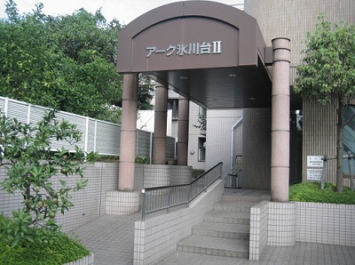 練馬区氷川台4丁目楽器可(防音・グランドピアノ・弦楽器)マンション エントランス