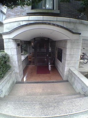 荒川区西日暮里3丁目楽器可(防音・24時間演奏・グランドピアノ・弦・木管楽器・声楽・女性専用)マンション エントランス