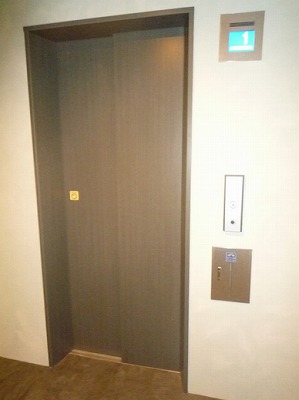 川崎市幸区南幸町3丁目楽器可（防音・ピアノ・弦・管楽器・声楽）マンション 玄関