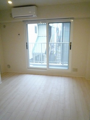 川崎市幸区南幸町3丁目楽器可（防音・ピアノ・弦・管楽器・声楽）マンション リビング