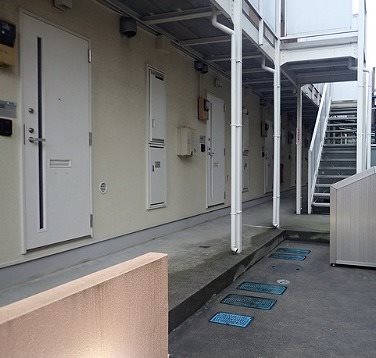 練馬区貫井1丁目楽器可(防音・ピアノ・弦・管楽器・声楽)アパート エントランス