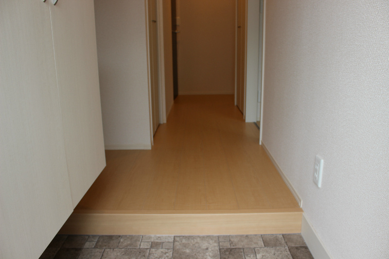 キャトルセゾン D棟 玄関