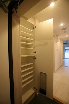 目黒区中目黒1丁目楽器可(防音・24時間演奏・グランドピアノ・弦・管楽器・声楽・DTM)マンション 玄関