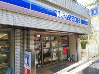 代々木伊藤ローヤルコーポ コンビニ