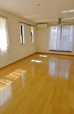 練馬区豊玉北3丁目楽器可(防音・グランドピアノ・弦・管打楽器・声楽)戸建 リビング